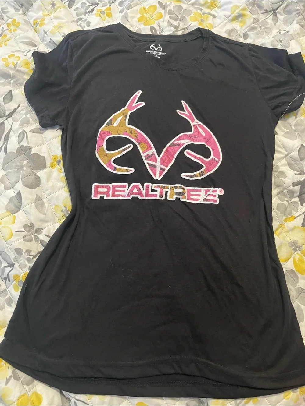 NWT women’s realtree black shirt with pink logo size large  Brand new with tags
